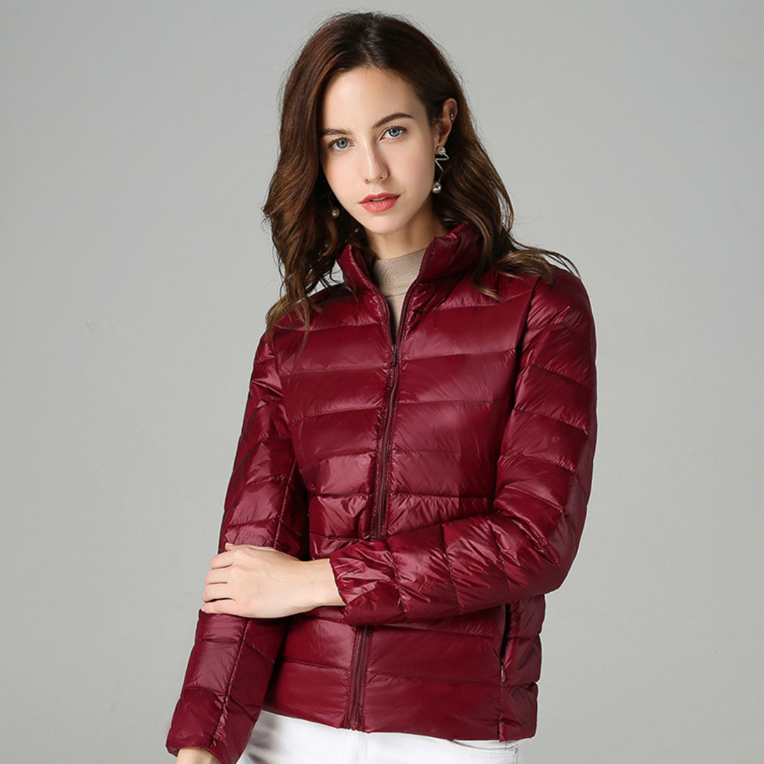 Myra™ | Chaqueta de plumas ultral ligera con sofisticados pliegues