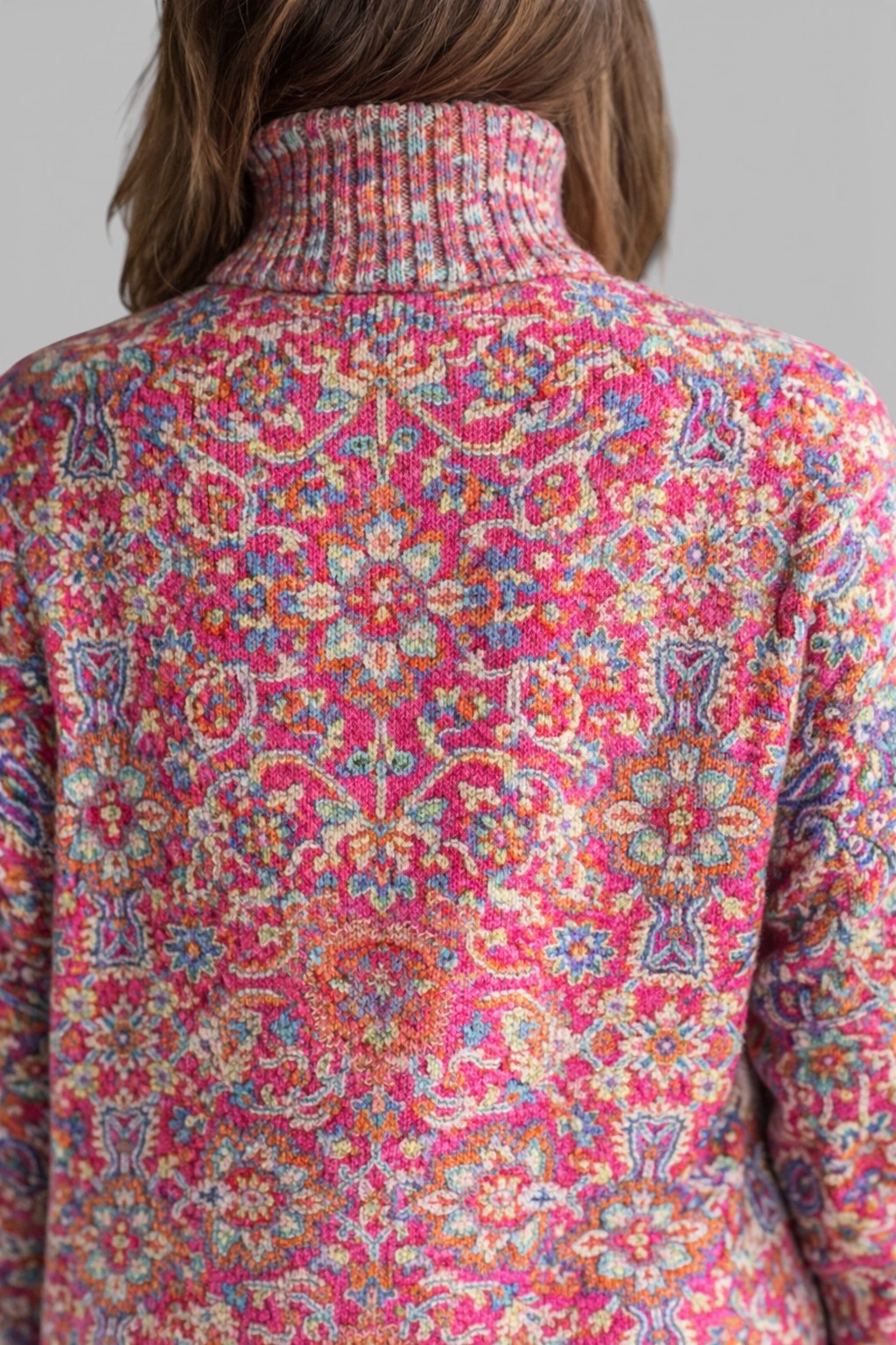 Claudia™ | Jersey floral de cuello alto